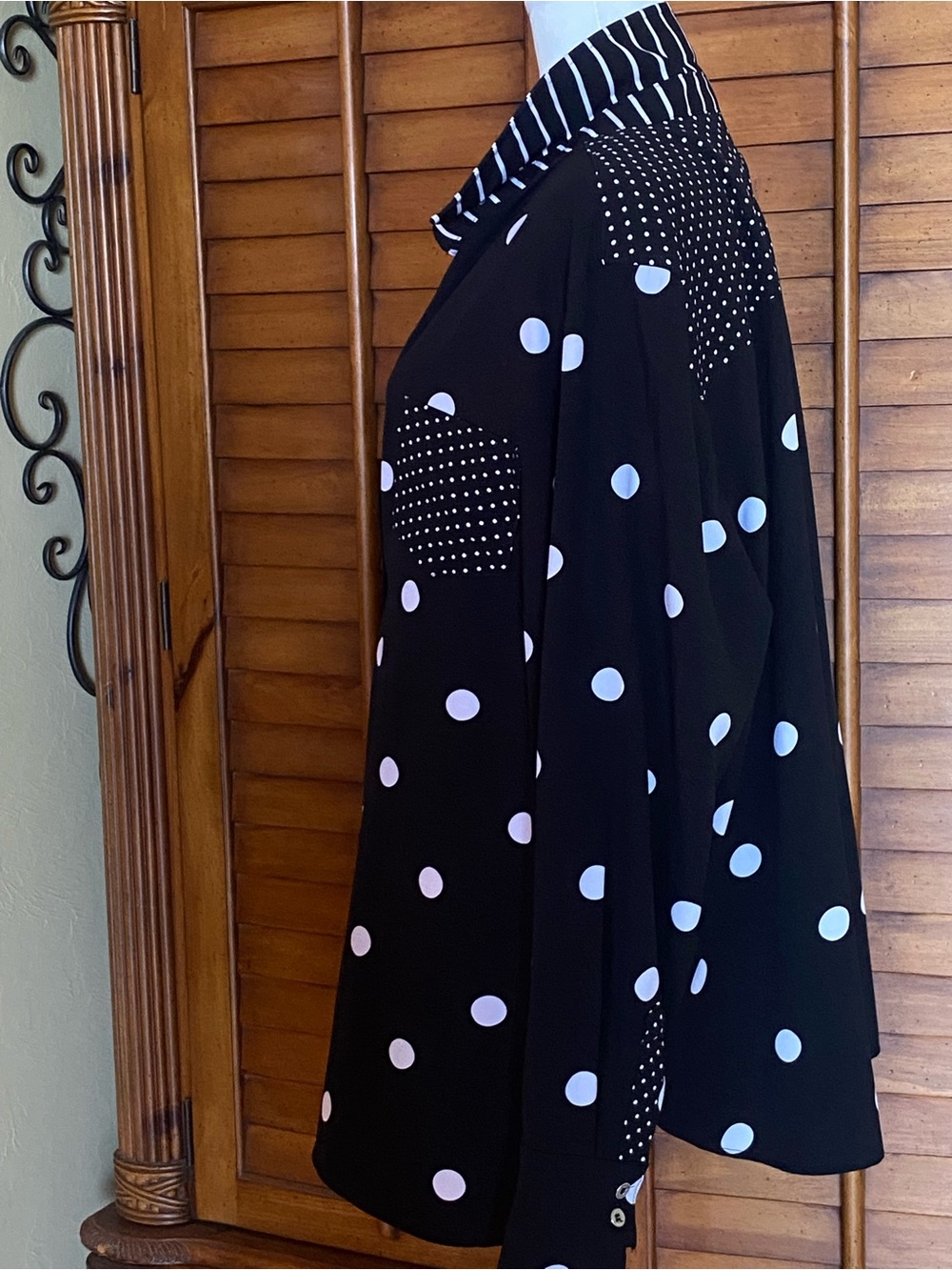 Women’s Black and White Mixed-Pattern Button-Up Top - Picture 3 of 7